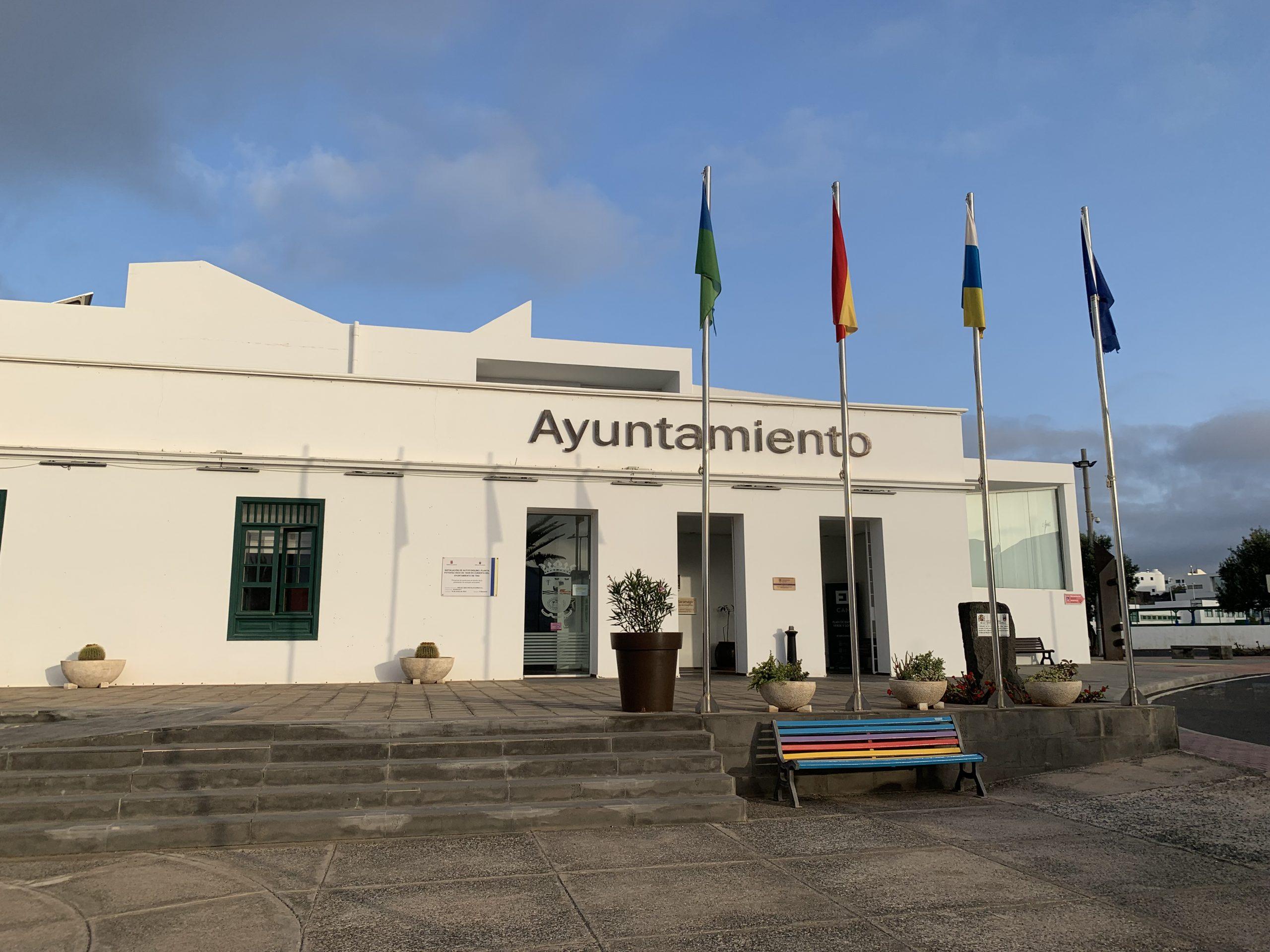 Tías refuerza servicios sociales, empleo e infraestructuras tras cerrar 2025 con cuentas saneadas