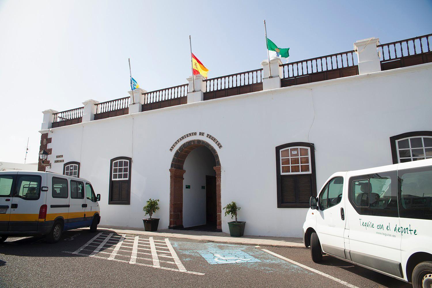 Teguise salda la deuda por la ocupación de terrenos en Caleta de Caballo entre 1994 y 1996