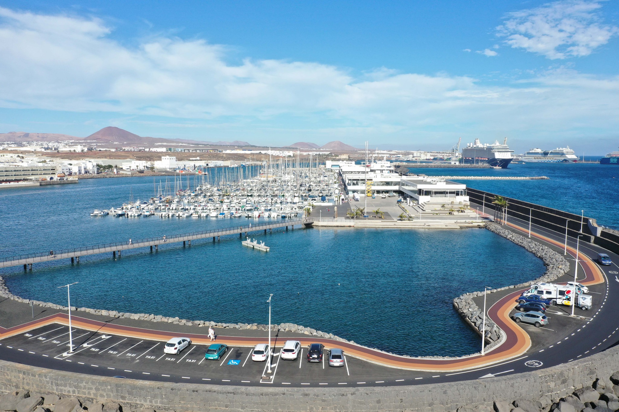 Lanzarote vuelve a situarse como la isla canaria que menos crece turísticamente en 2025