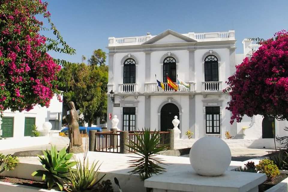 El Ayuntamiento de Haría saca a licitación el contrato de suministros del parque móvil municipal por 476.150 euros