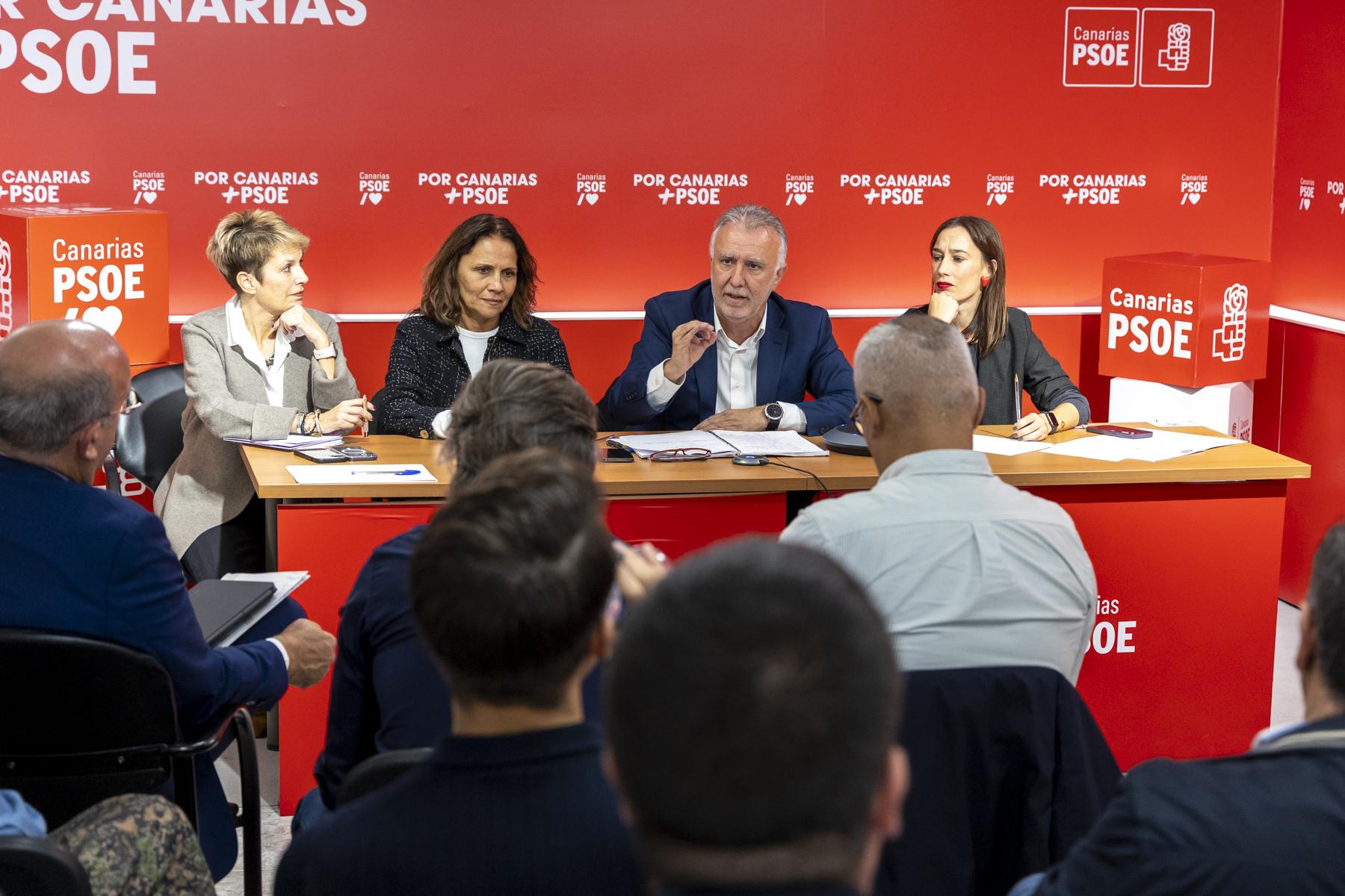 Ángel Víctor Torres acusa a PP y Vox de impedir que Canarias reciba 200 millones adicionales para servicios públicos esenciales.