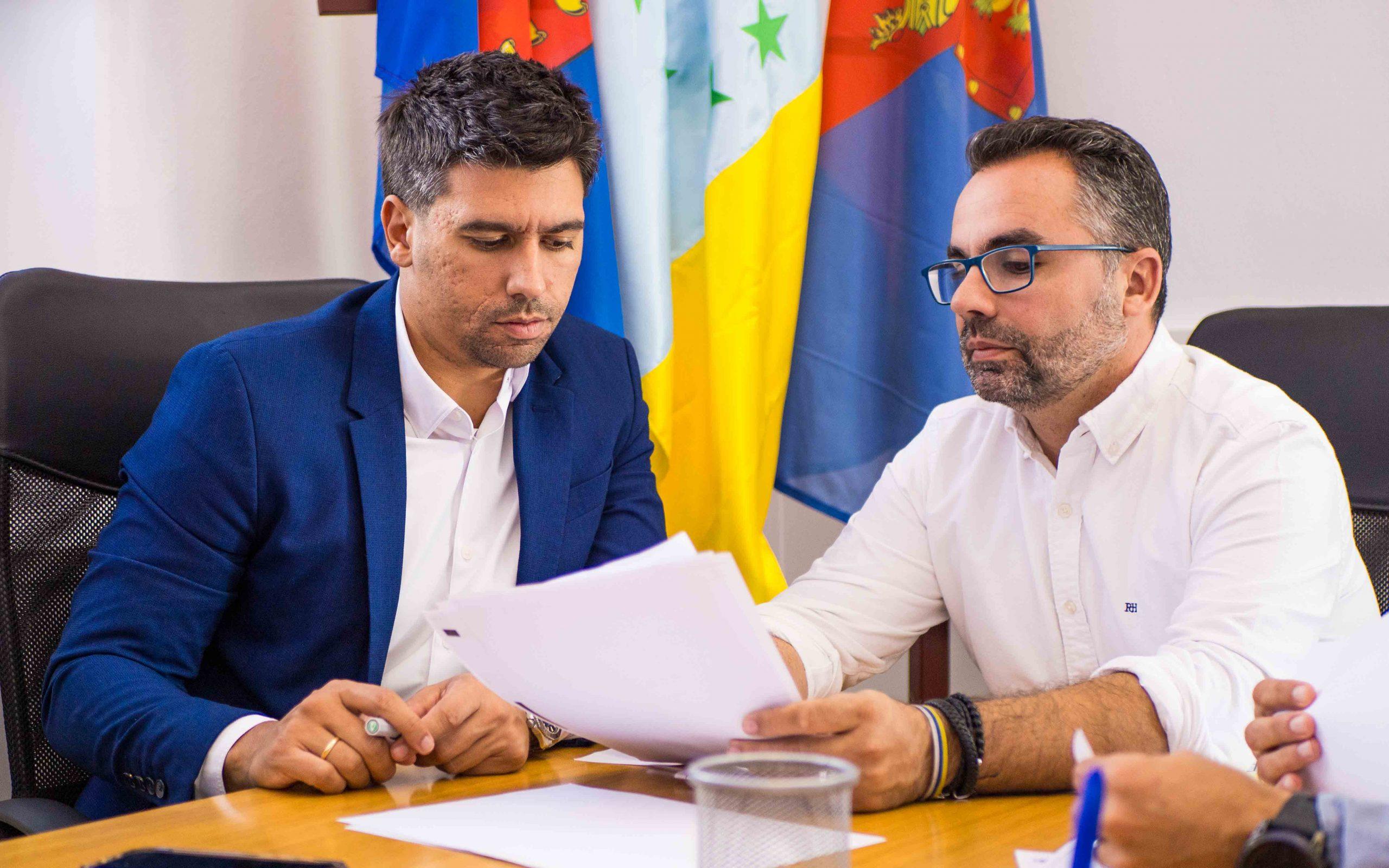 Arrecife recibe oficialmente el nuevo Catálogo Municipal de Bienes Patrimoniales Culturales.