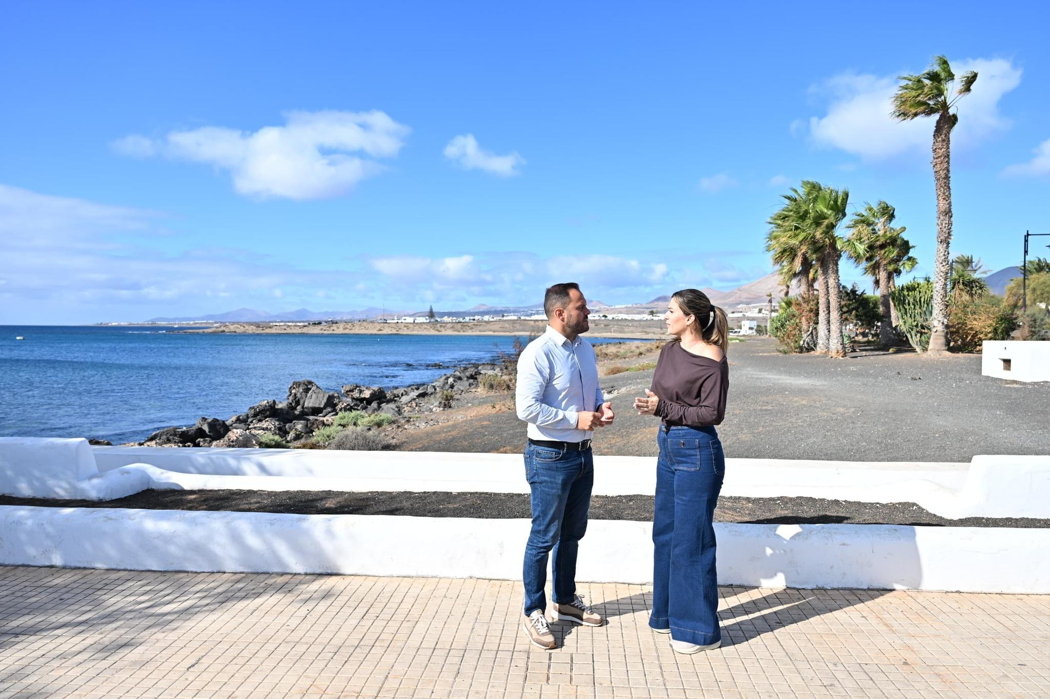 Arrecife avanza en la instalación de la nueva rampa accesible en la playa de El Cable tras su publicación en el BOC