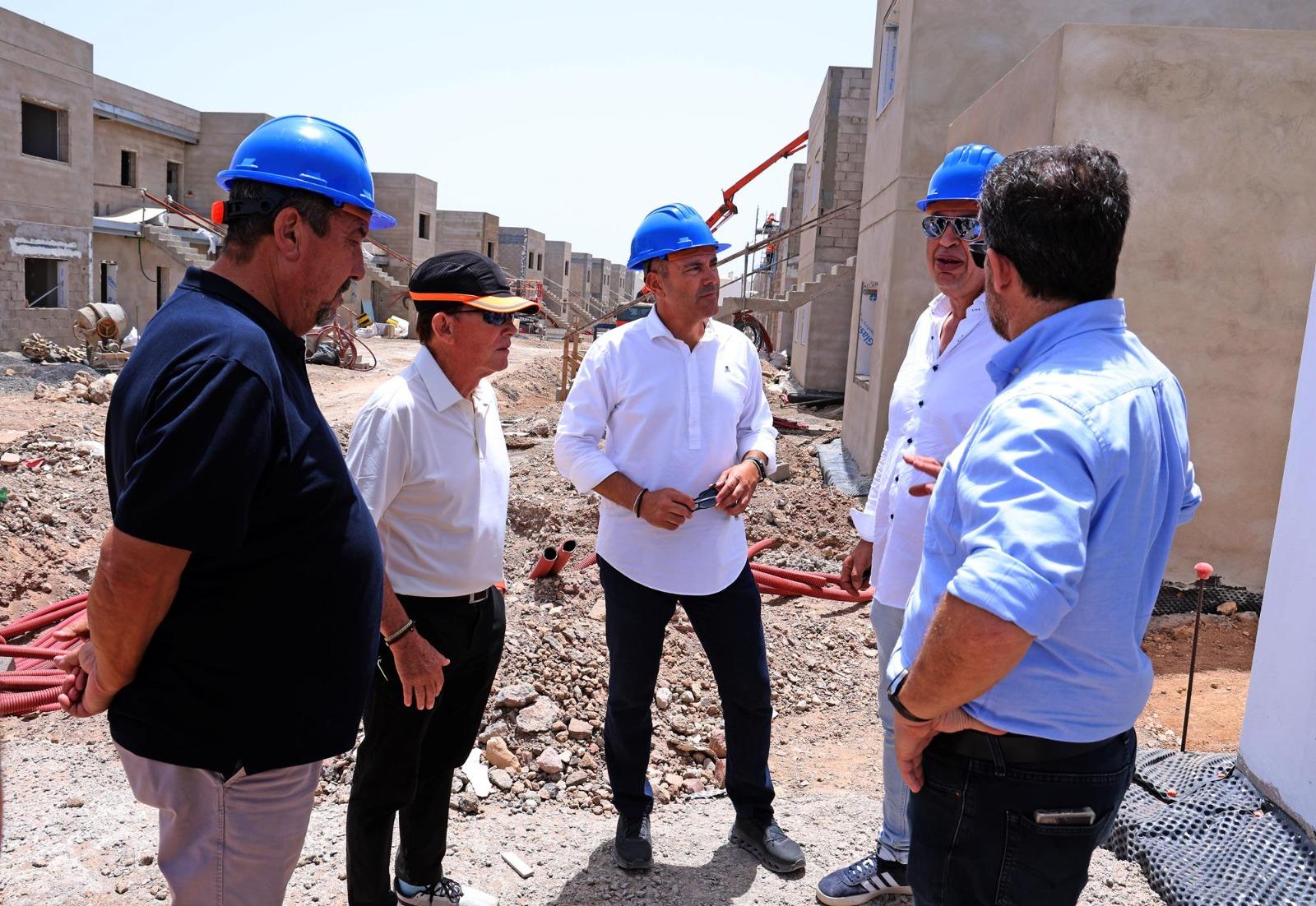Oswaldo Betancort anuncia una subvención de 5,5 millones del Gobierno de Canarias para adquirir 76 viviendas protegidas en Playa Blanca