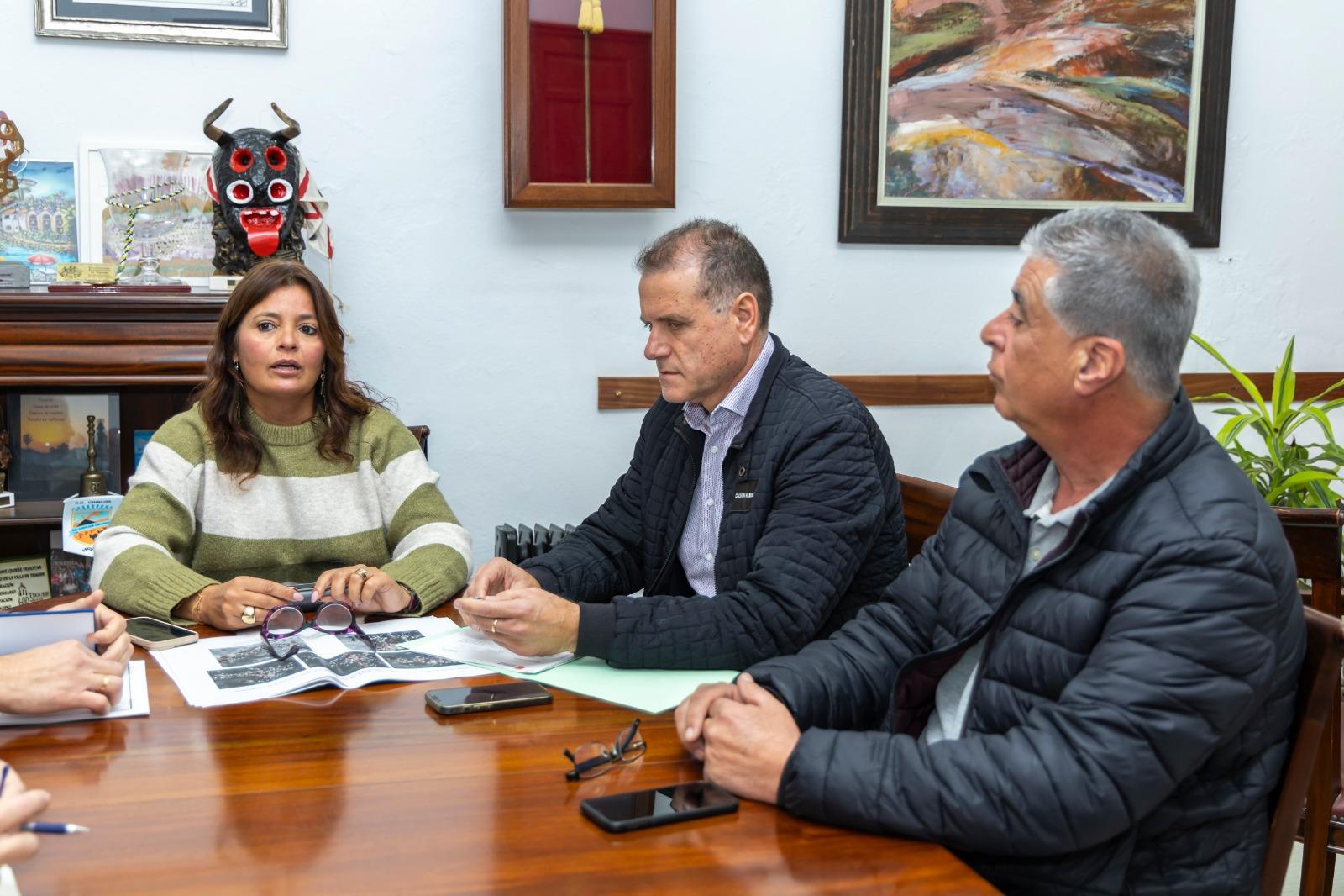 Olivia Duque refuerza con el Consorcio del Agua la hoja de ruta para garantizar el abastecimiento y reducir pérdidas en Teguise
