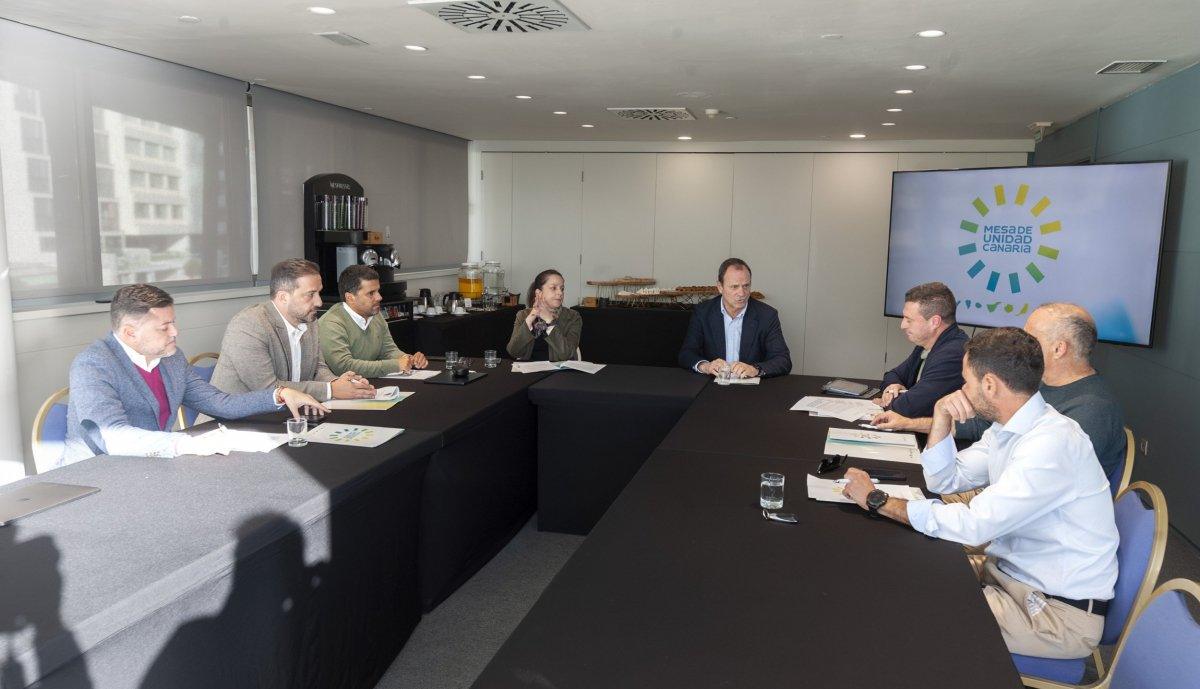 Municipalistas y fuerzas nacionalistas de Lanzarote exploran un espacio común con Primero Canarias