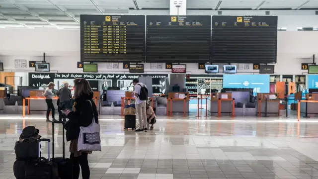 Muere un pasajero tras una espera prolongada en la zona de llegadas del Aeropuerto de Lanzarote
